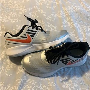 Boys size 5Y Nike sneakers